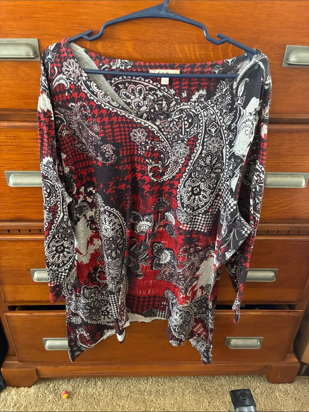 Paisley & Houndstooth Long-Sleeve Scoop Neck Top - Red/Black